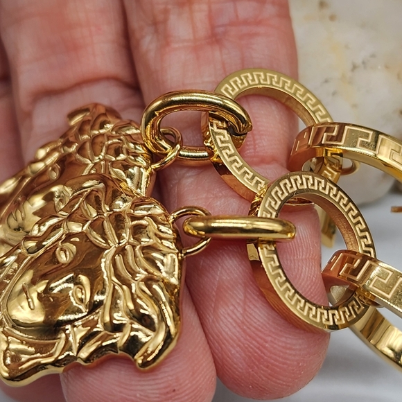 Authentic Versace La Medusa Greca Large Medusa Head Hoop 14K Gold Plated - Picture 11 of 16